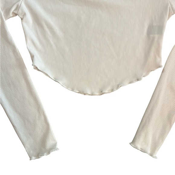 White Ribbed Lettuce Hem Long Sleeve Crop Top – Size S - Picture 3 of 7